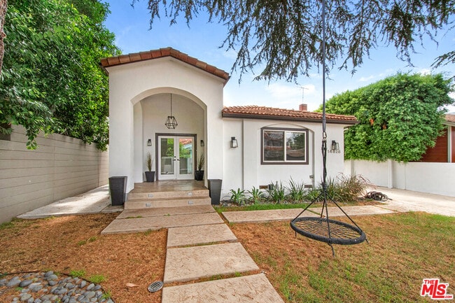 14828 Morrison St in Los Angeles, CA - Building Photo - Building Photo