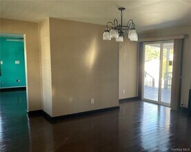 49 Forest Ave in Valley Stream, NY - Building Photo - Building Photo