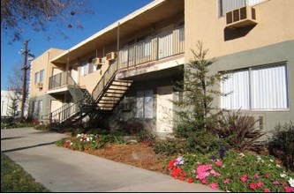 Atrium Court South of the Boulevard in Woodland Hills, CA - Building Photo - Building Photo