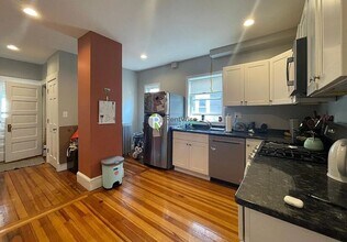 23 Berwick Rd in Medford, MA - Building Photo - Building Photo
