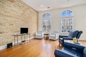 32 E 8th St, Unit 32 E 8th Street Apartment in Holland, MI - Building Photo - Building Photo