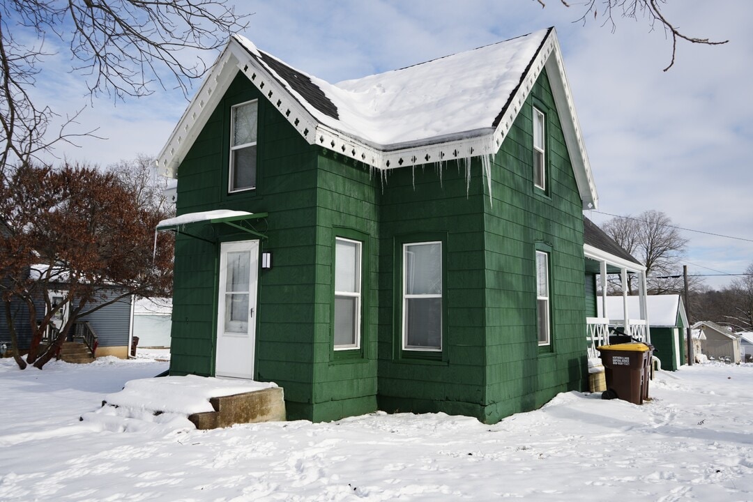 511 S 2nd St in Oregon, IL - Building Photo