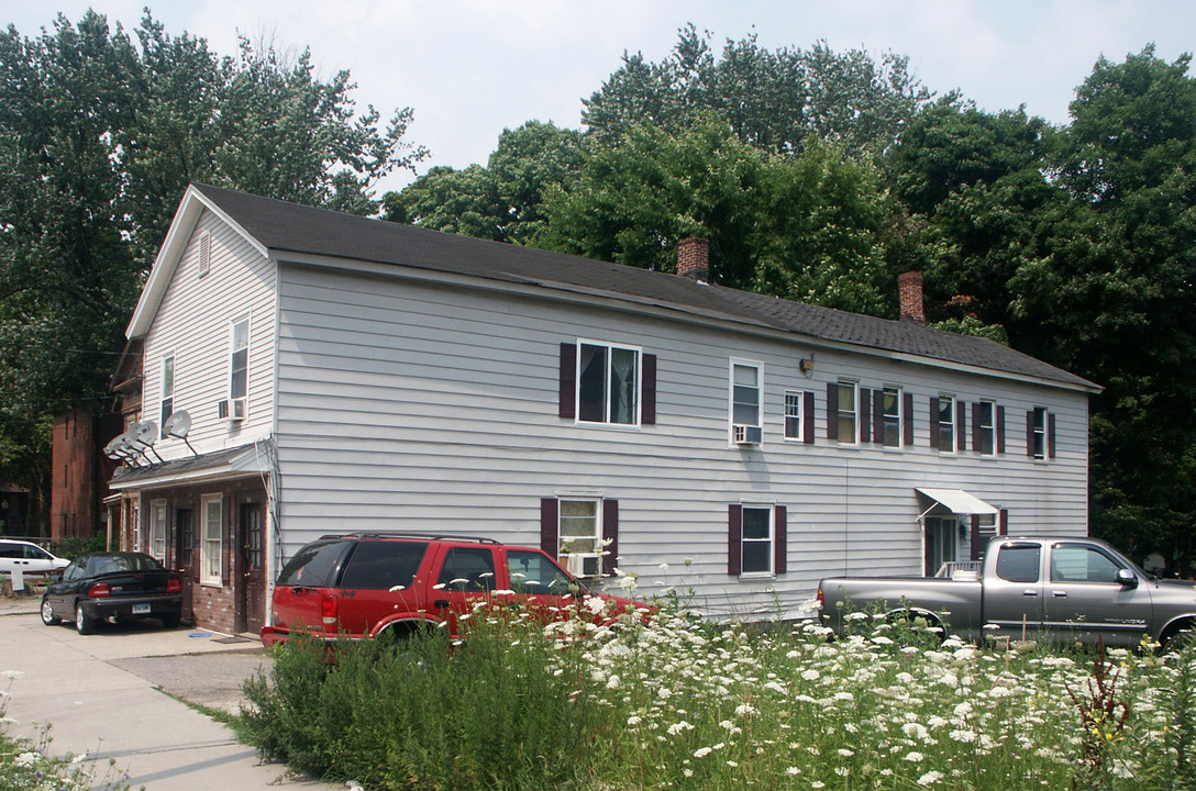 375 Main St in Danbury, CT - Building Photo