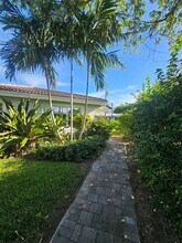 2110 NE 41st St in Lighthouse Point, FL - Building Photo - Building Photo