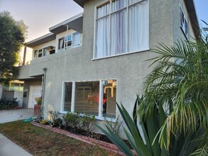 1521 Marine Ave in Seal Beach, CA - Foto de edificio - Building Photo