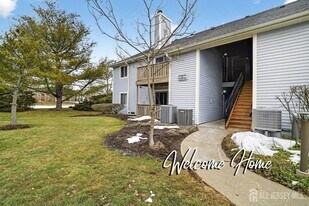 304 Aspen Dr in Plainsboro, NJ - Building Photo