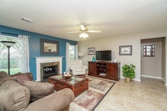 210 Rolling Plains Dr in Sugar Land, TX - Building Photo - Building Photo