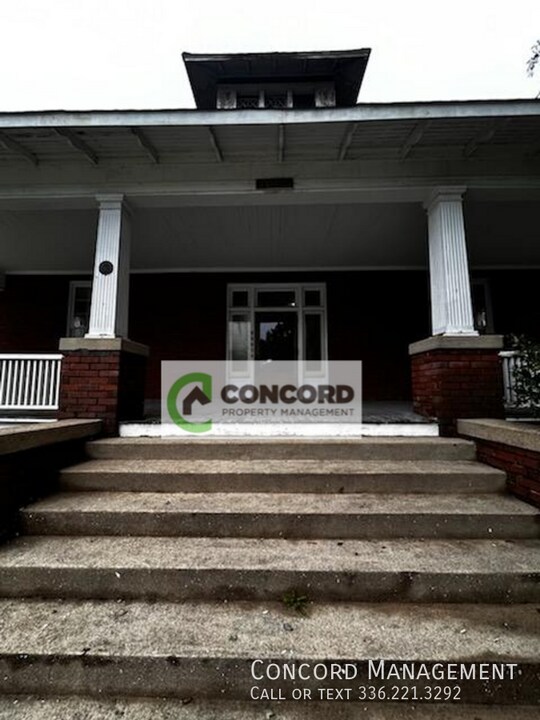 1007 W Market St-Unit -B in Greensboro, NC - Building Photo