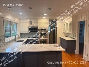 6960 Whispering Oaks Ct in Stone Mountain, GA - Building Photo - Building Photo