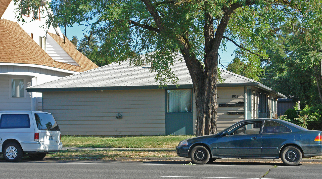 807 E Sharp Ave in Spokane, WA - Building Photo