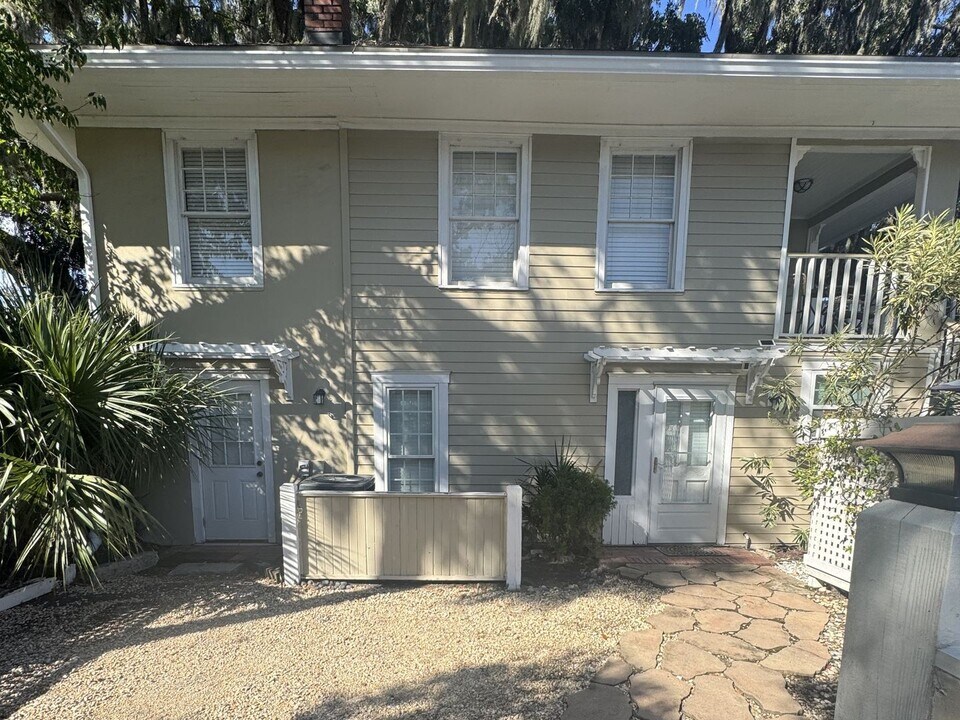 1010 E Victory Dr in Savannah, GA - Building Photo