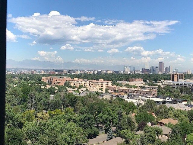 3131 E Alameda Ave in Denver, CO - Foto de edificio