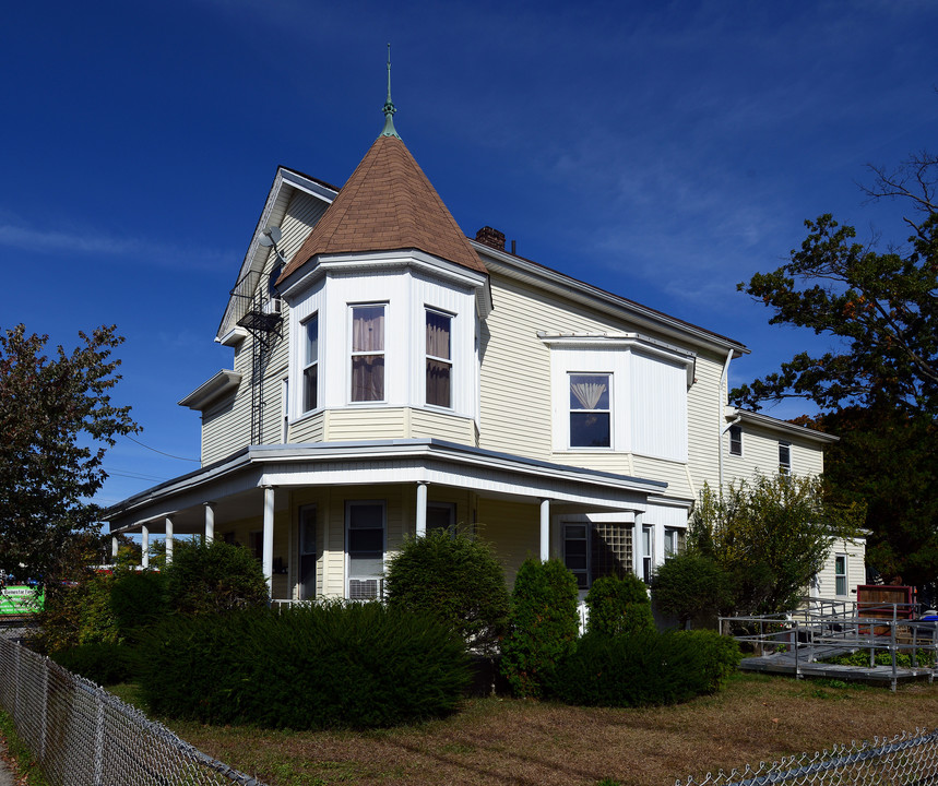 211 Academy Ave in Providence, RI - Building Photo