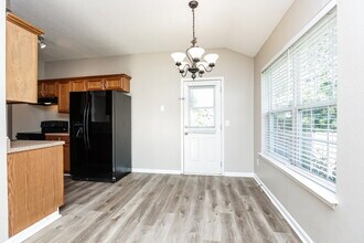 321 Lake Forest Dr in La Vergne, TN - Building Photo - Building Photo