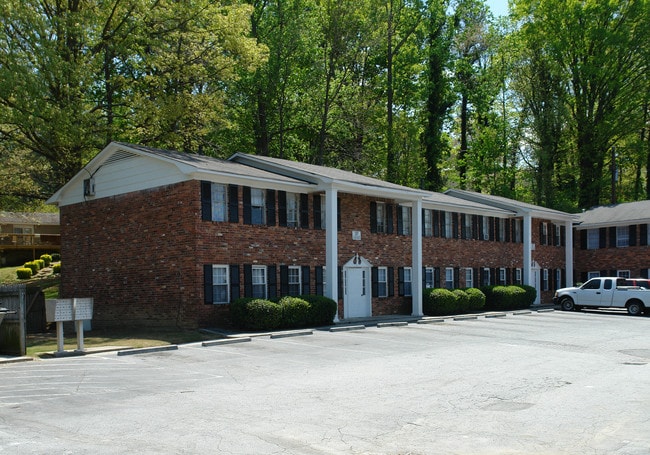 Beverly Hills Apartments in Chamblee, GA - Building Photo - Building Photo