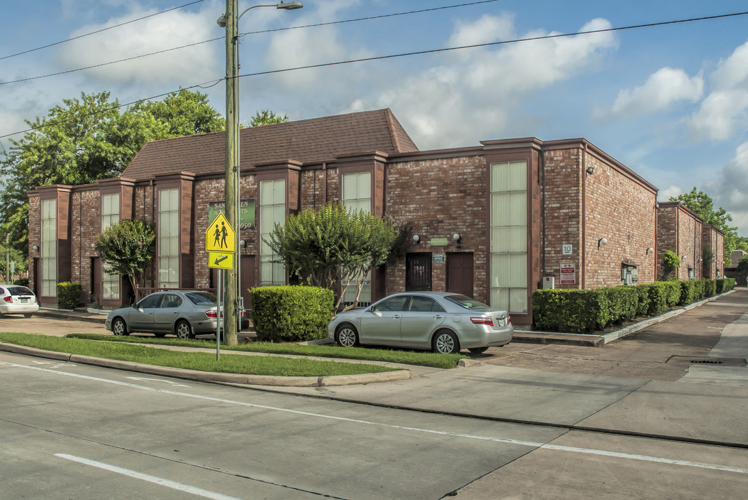 Sandy Glen Apartments in Houston, TX - Building Photo