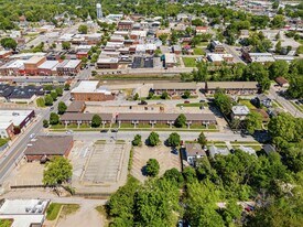 107 Grover St in Warrensburg, MO - Building Photo