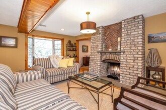 16 Faraway Rd in Armonk, NY - Building Photo - Building Photo