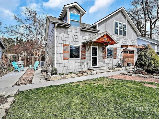 2818 W Edson St