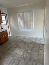 544 W Vesta St, Unit 5 in Ontario, CA - Foto de edificio - Building Photo