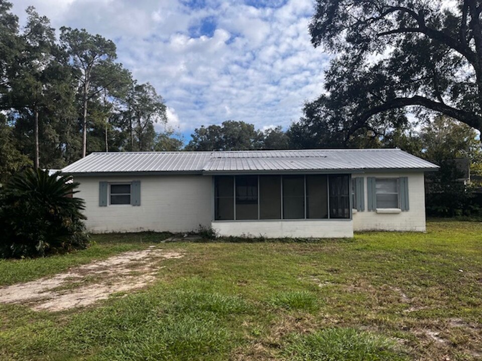 55 Cochise St in Crawfordville, FL - Foto de edificio