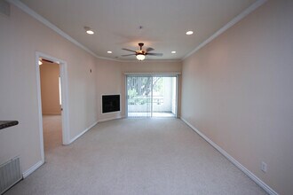 300 N El Molino Ave, Unit 201 in Pasadena, CA - Foto de edificio - Building Photo