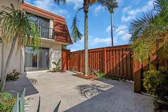 3900 County Line Rd in Tequesta, FL - Building Photo - Building Photo