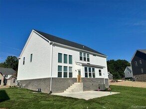 22956 Jens Dr in South Lyon, MI - Building Photo - Building Photo