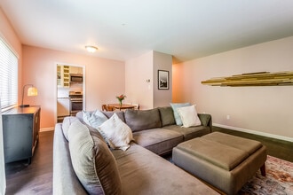 10655 Montrose Ave in Bethesda, MD - Building Photo - Building Photo