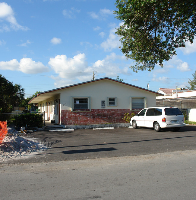 2650 SW 13th St in Fort Lauderdale, FL - Building Photo - Building Photo