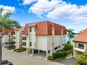 138 1st St E, Unit 106 in Tierra Verde, FL - Building Photo - Building Photo