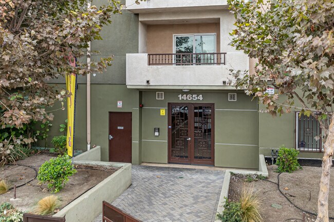14654 Nordhoff St in Panorama City, CA - Building Photo - Building Photo