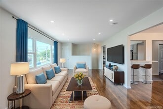 214 Carman Ave in East Rockaway, NY - Building Photo - Building Photo