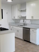 3232 Caminito Quixote in San Diego, CA - Building Photo - Building Photo