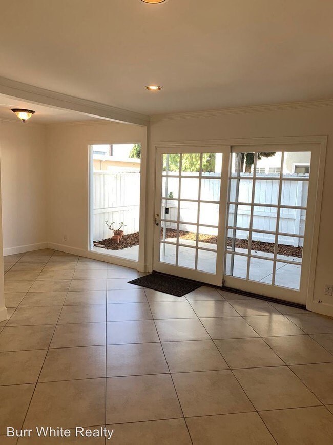 1741 Tustin Ave-Unit -#13D in Costa Mesa, CA - Building Photo - Building Photo