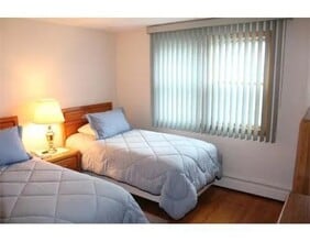 161 Patriot Pky, Unit 1 in Revere, MA - Foto de edificio - Building Photo