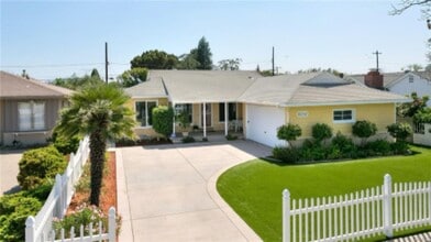 11252 Delano St in North Hollywood, CA - Building Photo - Building Photo