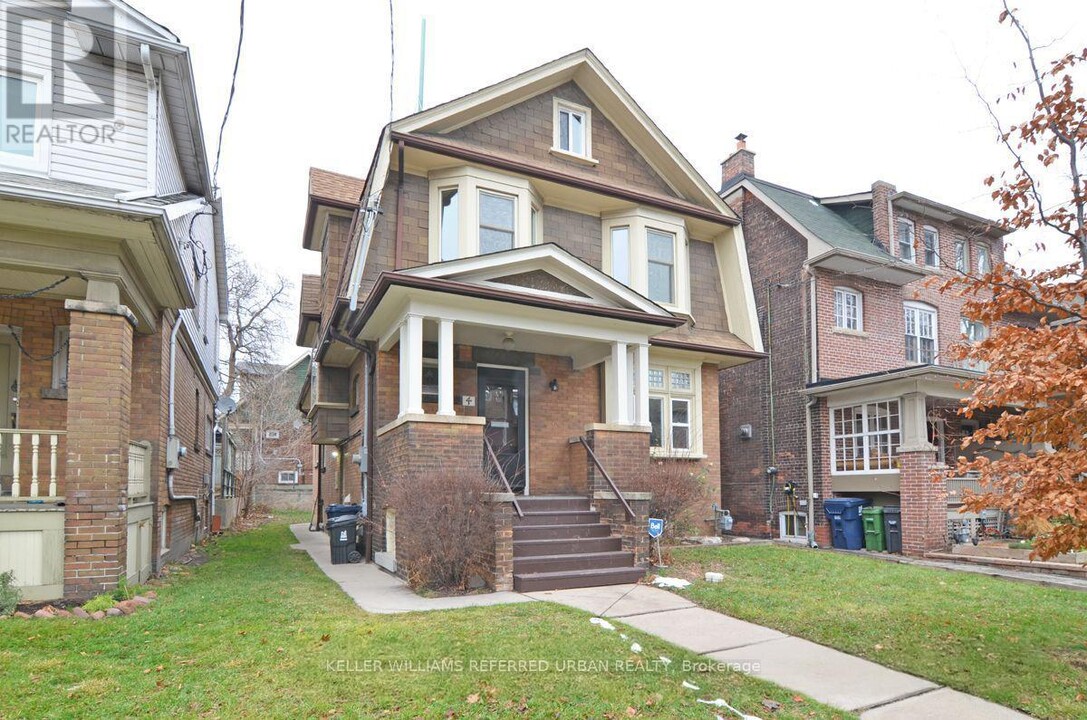4 Columbine Ave in Toronto, ON - Building Photo