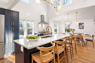 14 Robinson St in Narragansett, RI - Building Photo - Building Photo