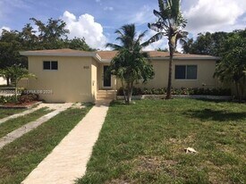 805 NE 138th St in North Miami, FL - Building Photo