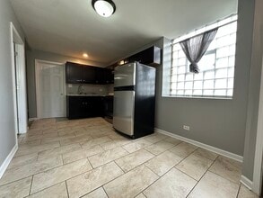 2301 N Lockwood Ave in Chicago, IL - Building Photo - Building Photo