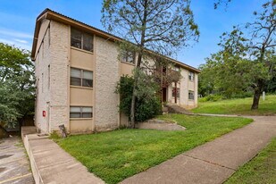 906 N LBJ Dr in San Marcos, TX - Building Photo