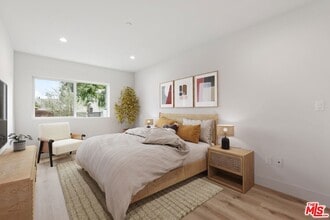 6941 1/2 Simpson Avenue Unit in Los Angeles, CA - Building Photo - Building Photo