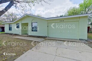 1510 Clearbrook St in Lancaster, TX - Building Photo