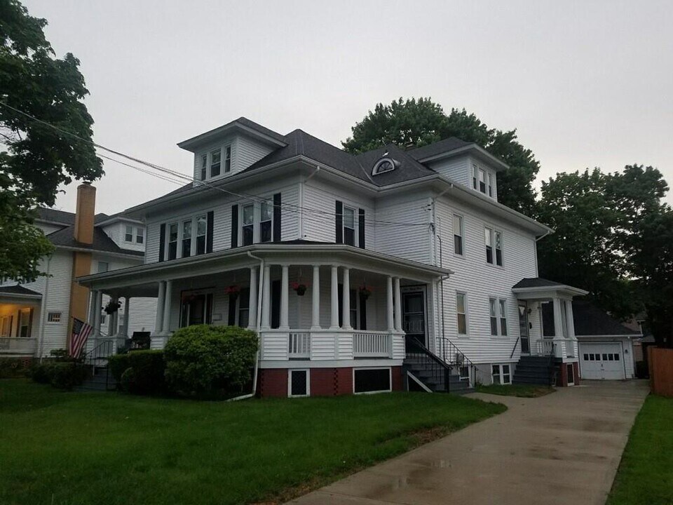 493 S Main St in Woonsocket, RI - Building Photo