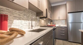 95 8th St NW in Atlanta, GA - Building Photo