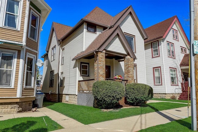 1512 E Irving Plz, Unit 1
