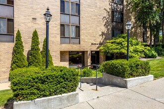 Grand at 36th in Des Moines, IA - Building Photo - Building Photo