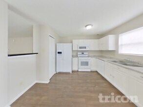 6409 Alonzo Dr in Indianapolis, IN - Foto de edificio - Building Photo