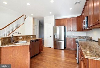 5033 Softwood Ln in Woodbridge, VA - Building Photo - Building Photo